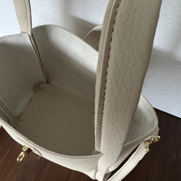 Womens Handbag. - Picture 6 of 10